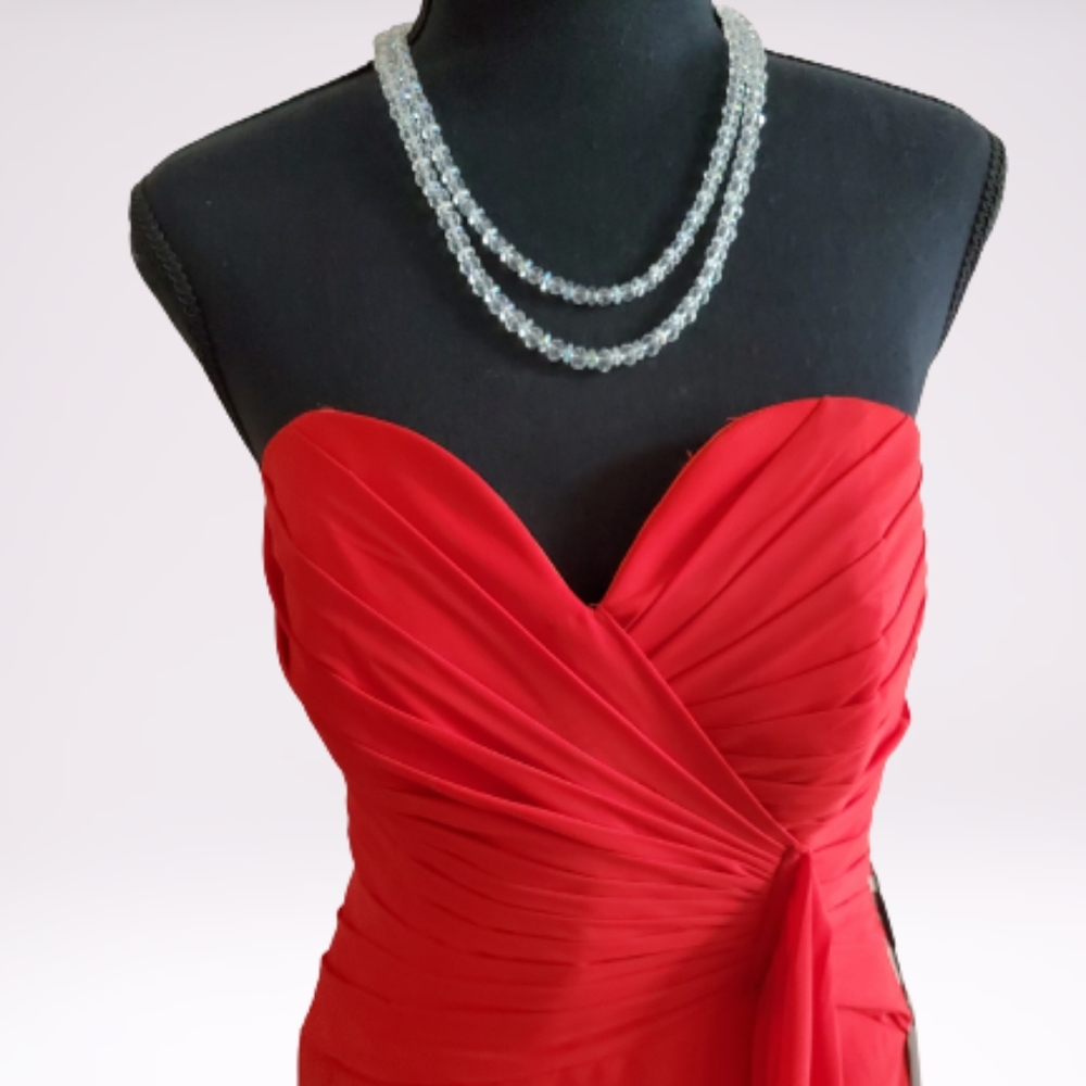 NWT SPECIAL OCCASION/ PROM ELEGANT RED STRAPLESS ORGANZA MAXI DRESS ( SIZE 10)